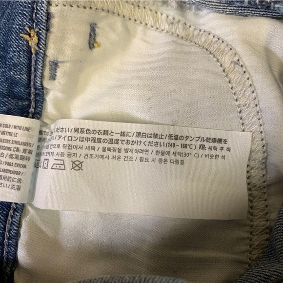 Hollister Medium Wash Distressed Ripped Low Rise Cuffed Midi Shorts Size 5/27 - Picture 9 of 14